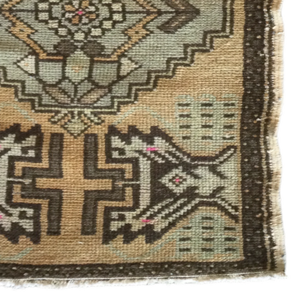 Vintage moroccan entry accent rug 