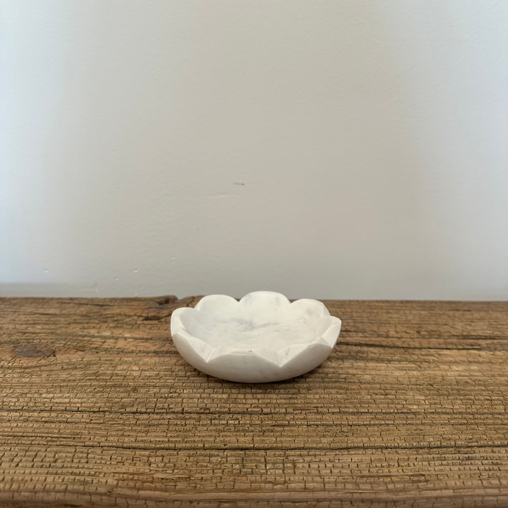 Marble Scallop Bowl White