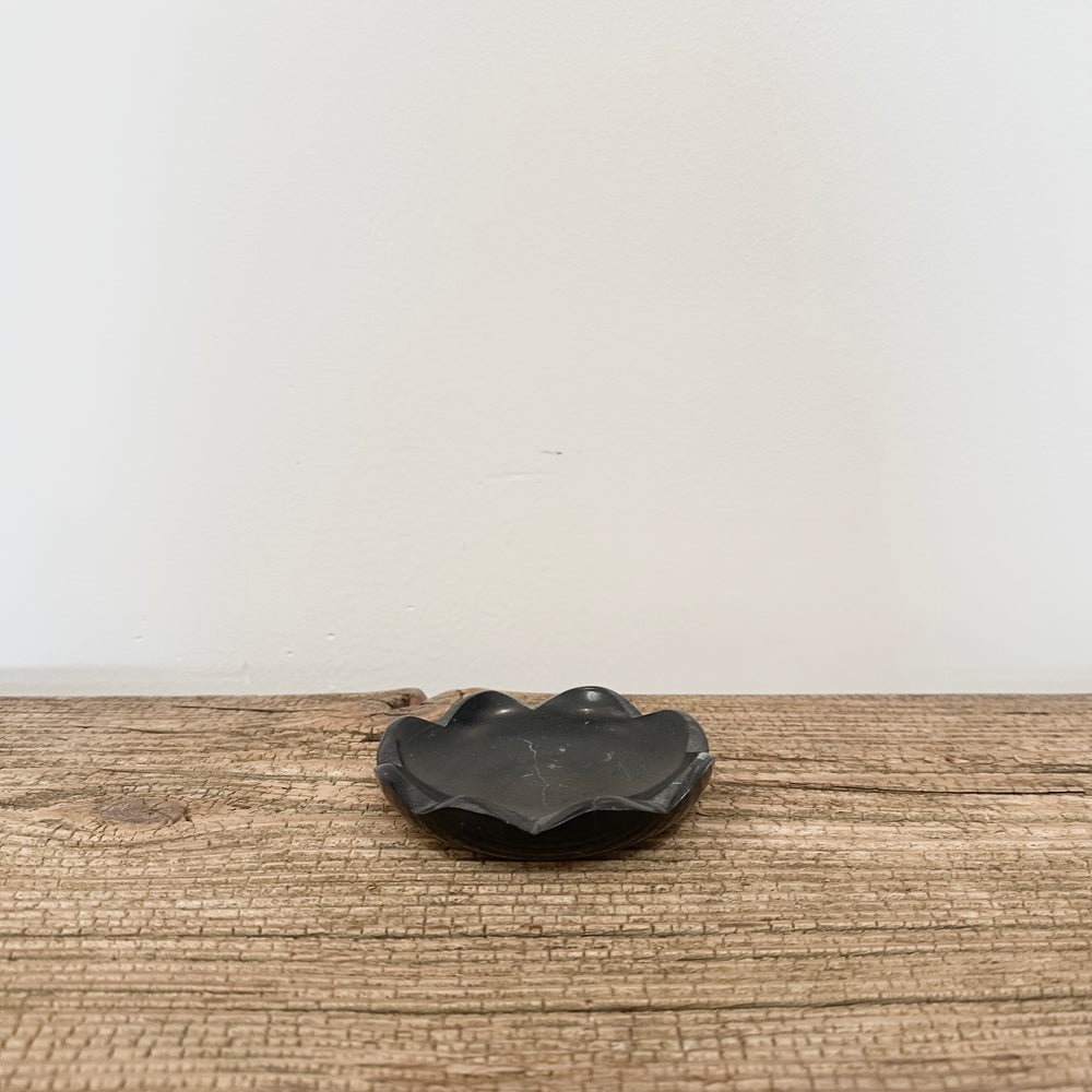 Marble Scallop Bowl Black