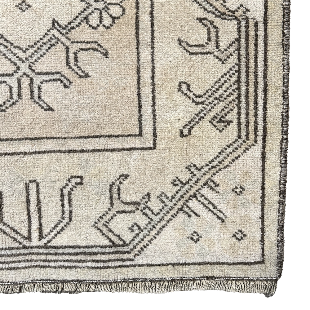 Moroccan Rug • 2'5" x 4'6"